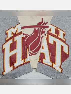 NBA Miami Heat Heather Gray & Cream Focus On Greatness Crewneck Sweatshirt Sz S